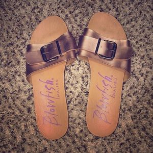 BLOWFISH~Rose Gold MALIBU Buckle Slip-On Sandals~9